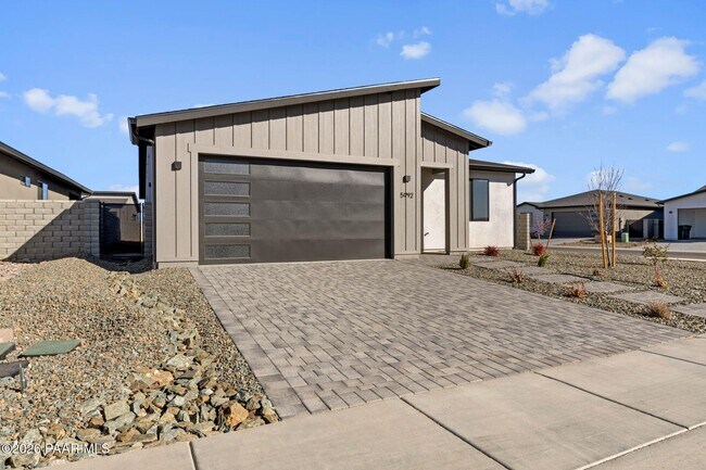 Building Photo - 5992 Finch Pl