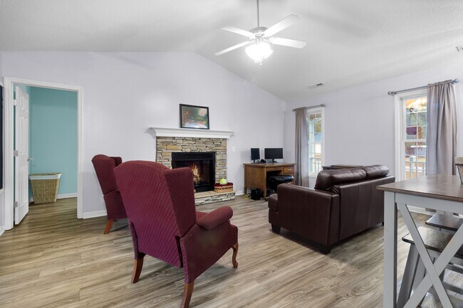 Building Photo - 116 Gregory Dr