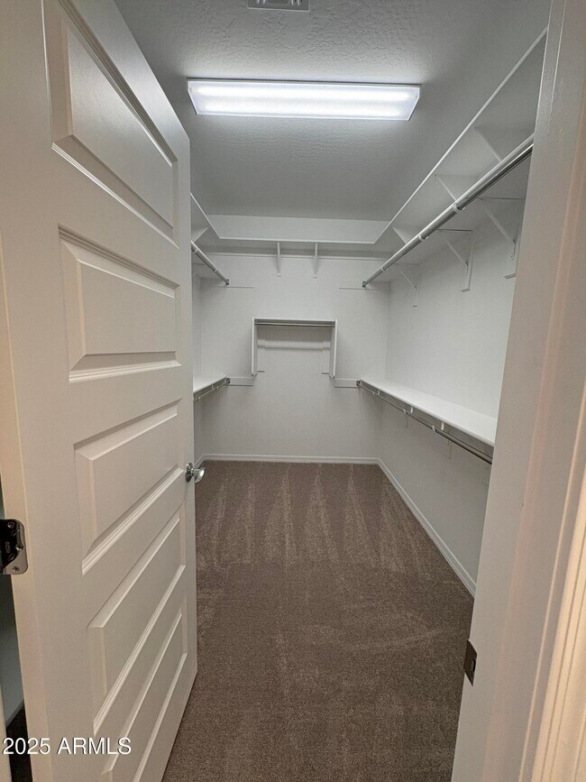 Building Photo - 16799 W Hope Dr