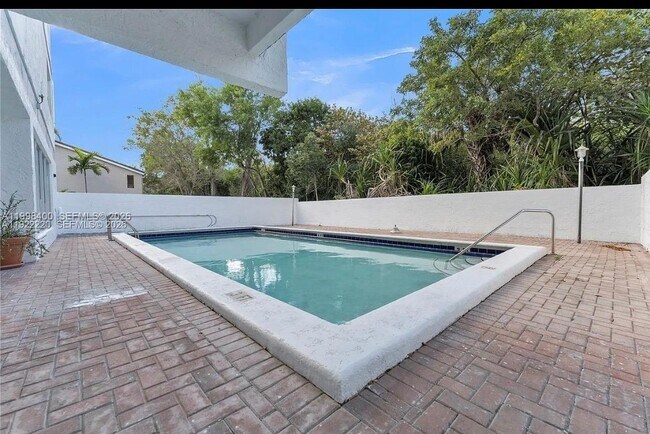 Building Photo - 16508 NE 26th Ave