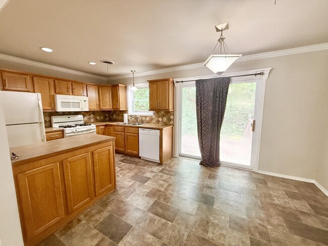 Building Photo - 207 Casalinda Cir