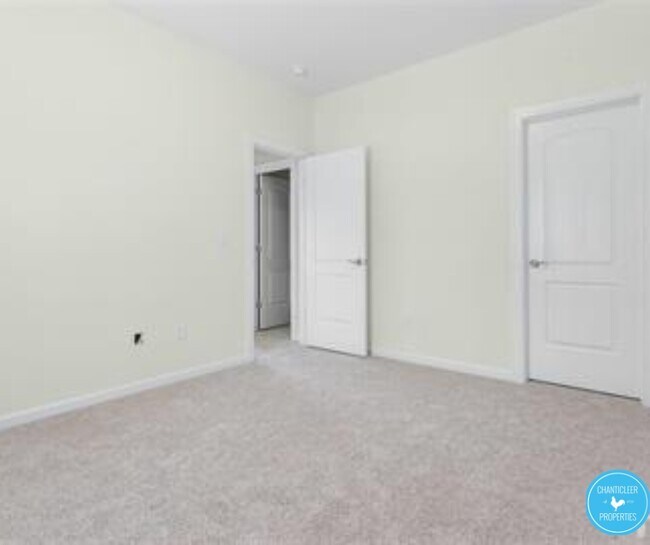 Building Photo - 2034 Chipley Dr