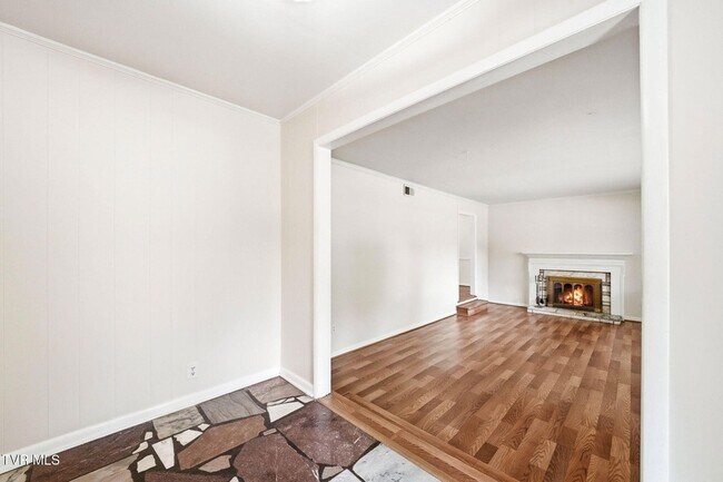Building Photo - 808 Chippendale Rd