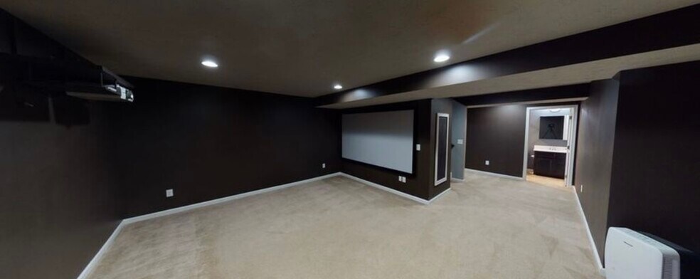 Building Photo - 425 Buckingham Pl