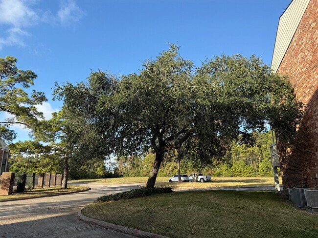 Building Photo - 2501 Gulf Fwy