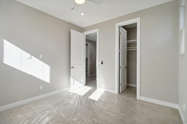 Building Photo - 2942 Copley Ave