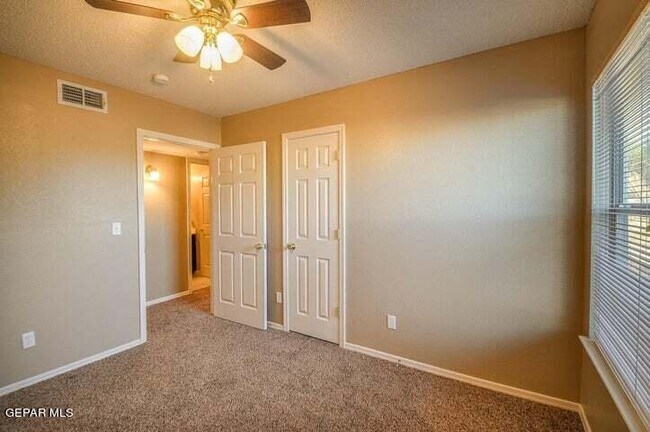 Building Photo - 6243 Oryx Cir