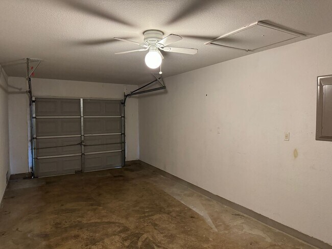 Building Photo - Newly Renovated Duplex in NE San Antonio!