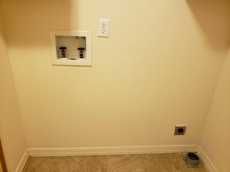 Building Photo - 2828 Elm Ave