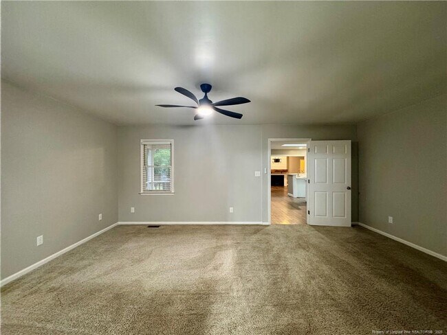 Building Photo - 200 Horseshoe Dr