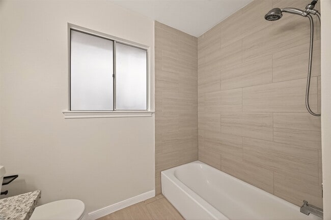 Building Photo - 422 Willow Vista Dr