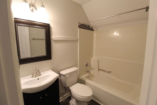 Building Photo - 1348 Hunters Rd