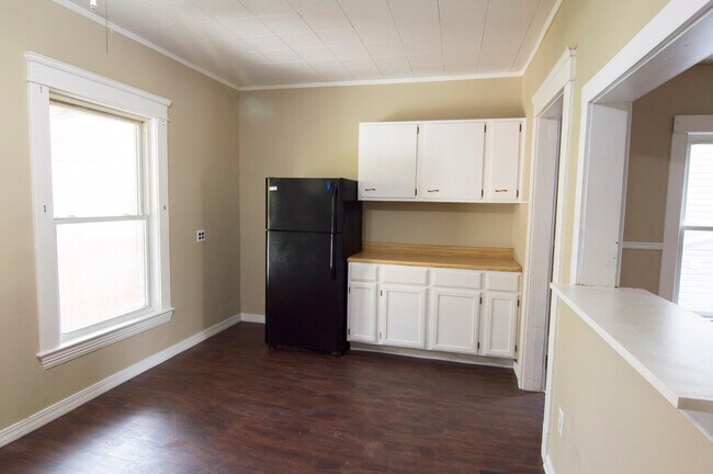 Building Photo - 1461 W 107th St