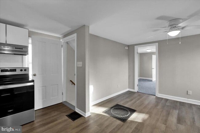 Building Photo - 834 N 5th St