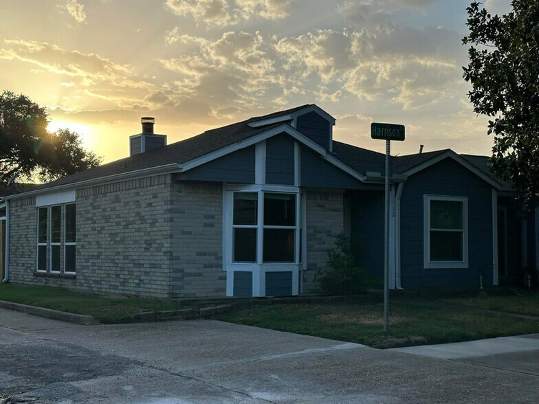 Primary Photo - 1712 Harrison Ct