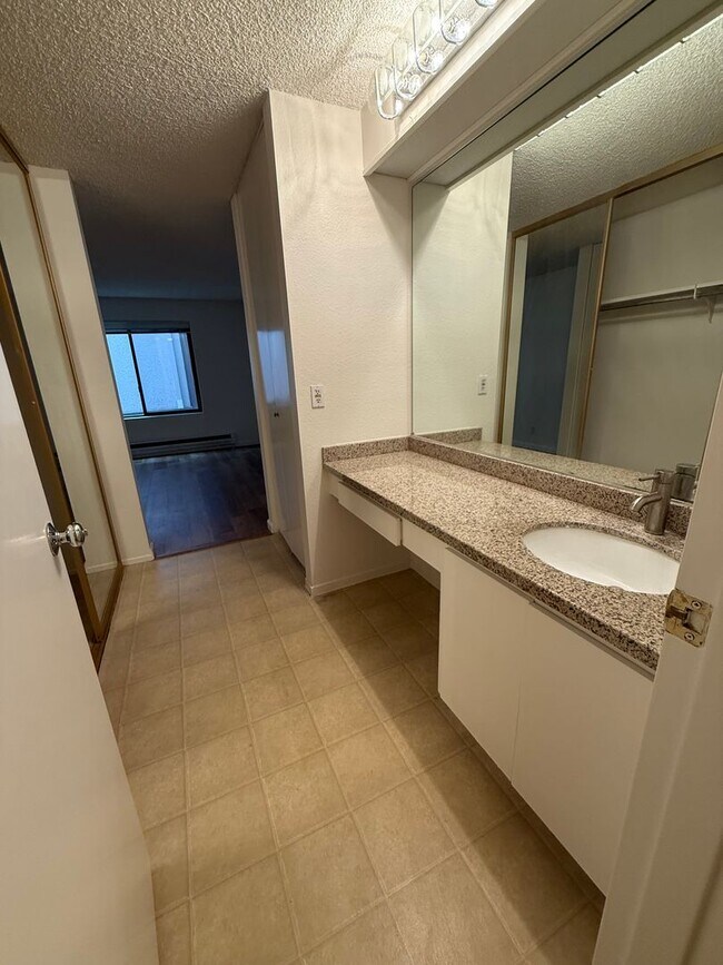 Building Photo - Spacious 2-bed 2-bath condo now available ...