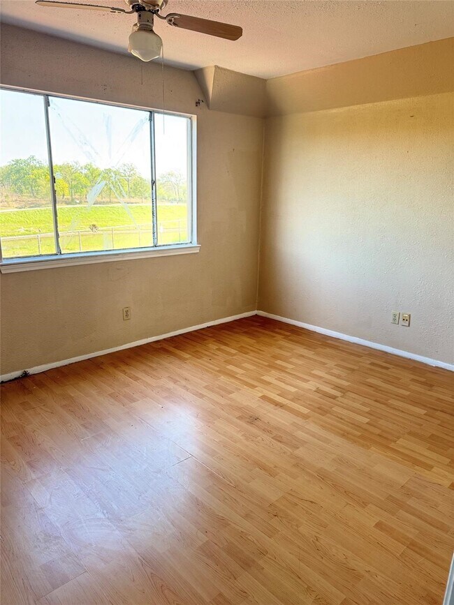 Building Photo - 7818 Grove Ridge Dr