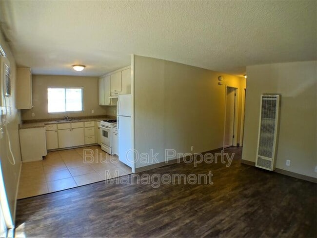 Building Photo - 346 Hickory St