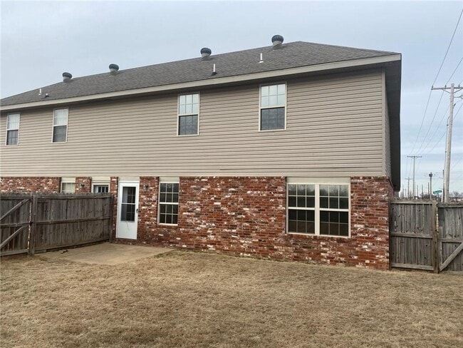 Building Photo - 2901 SW Windrift Ave