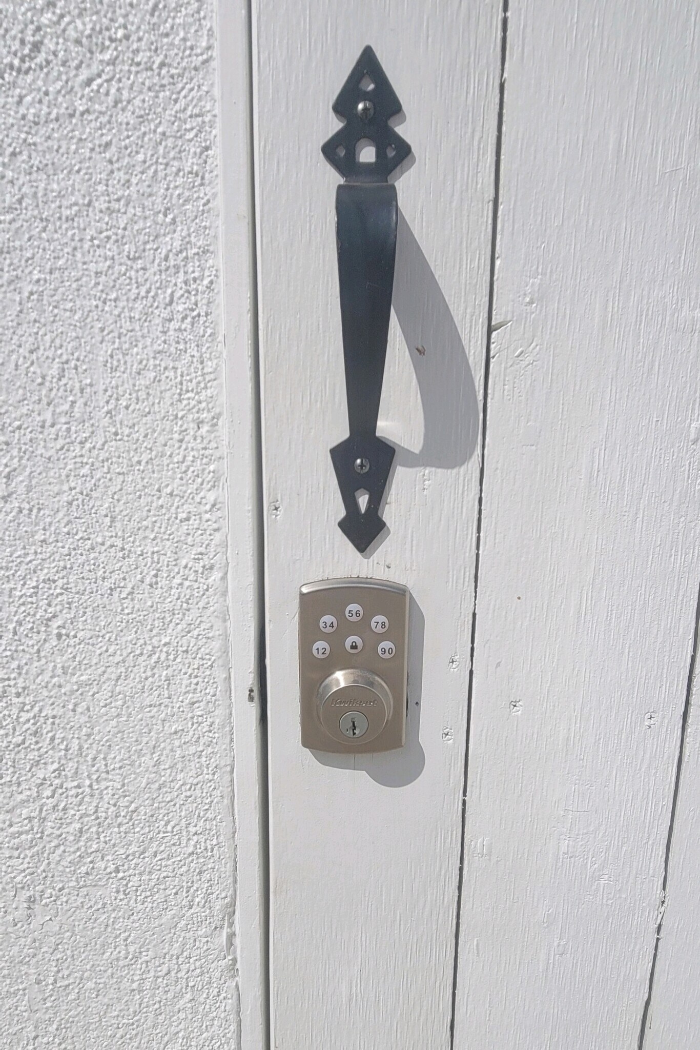 Electronic key pad entry - 340 Rennie Ave