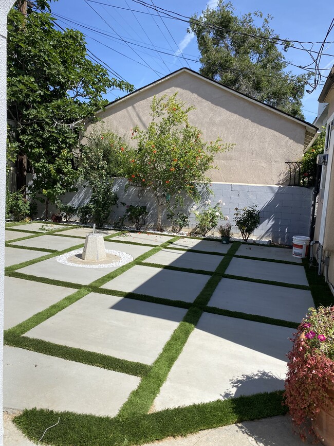 Building Photo - 337 N Vista St