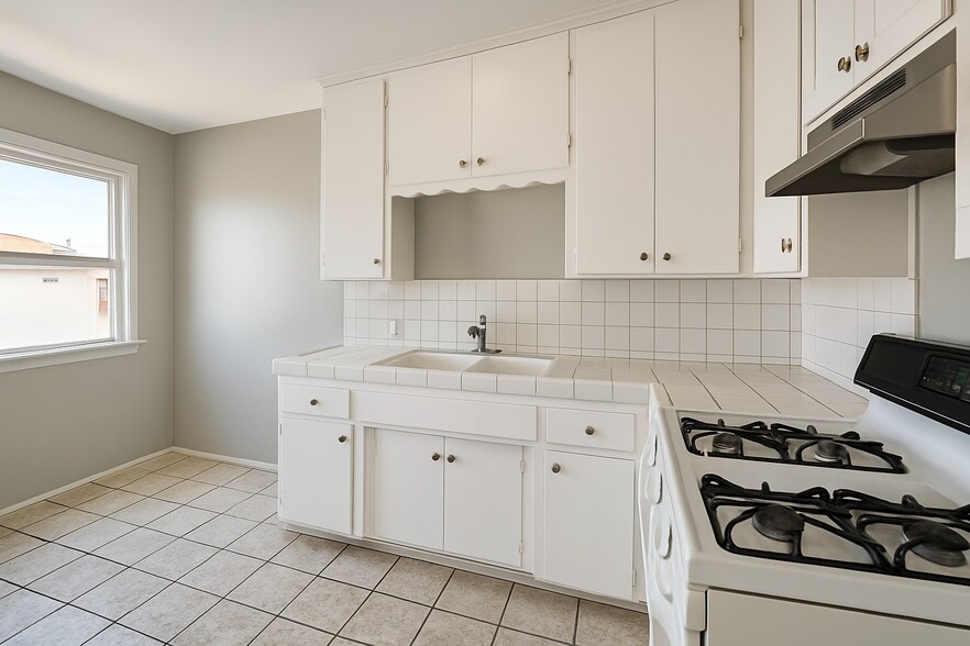 Primary Photo - 4039 E 55th St