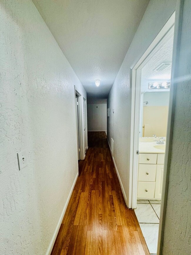 Building Photo - Spacious Ground-Floor 2-Bed/2-Bath Condo in Gated Community!