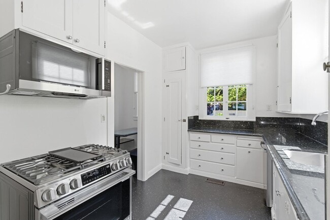 Building Photo - 501-503 Mandana Blvd