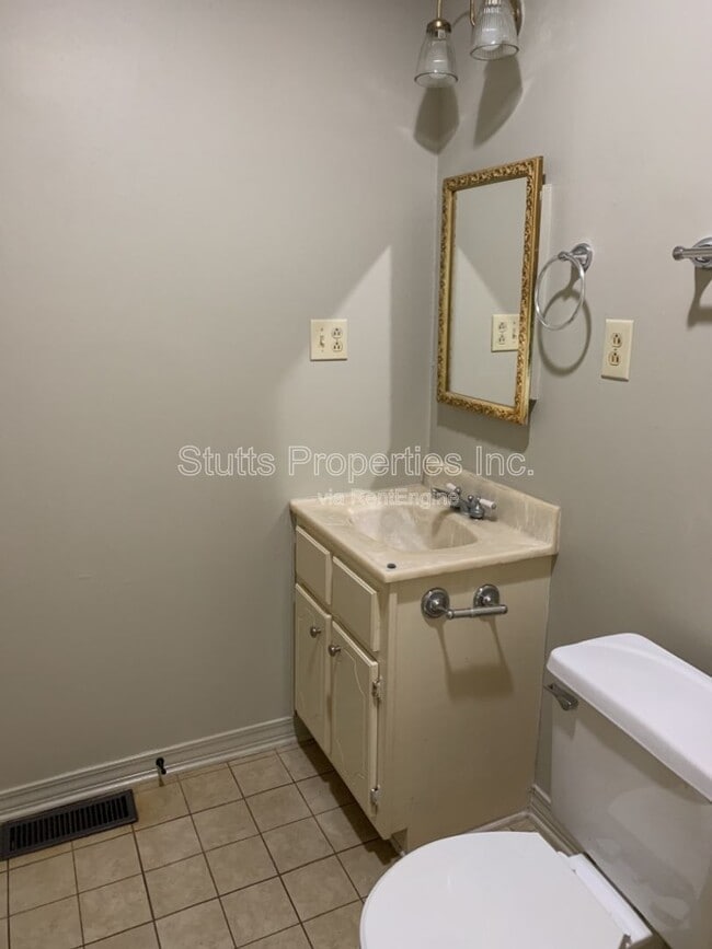 Building Photo - 14 Winston Square