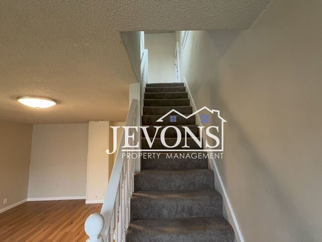 Building Photo - 723 S Sprague Ave