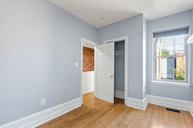 Building Photo - 933 N 30th St