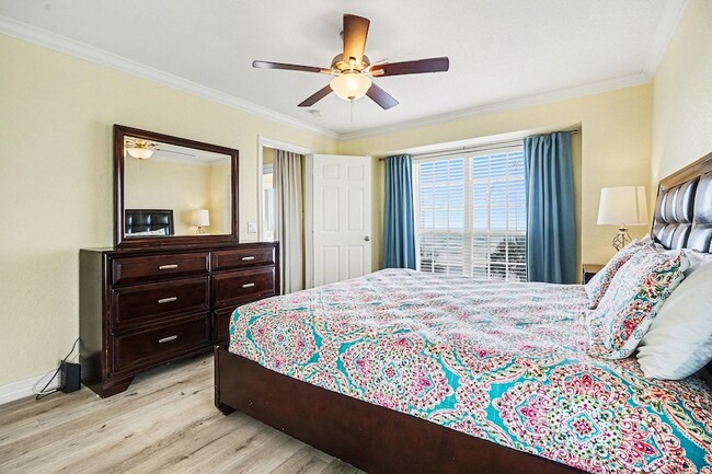 Building Photo - 7000 Seawall Blvd