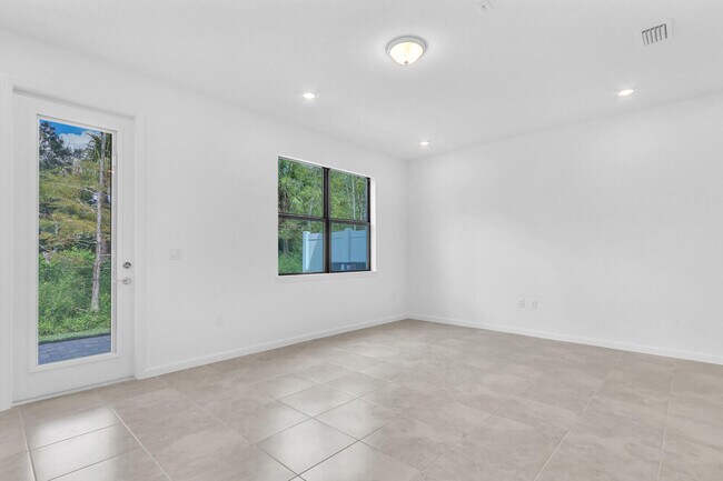 Building Photo - 2880 SE Federal Hwy