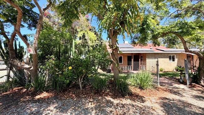 Building Photo - 370 Las Flores Dr