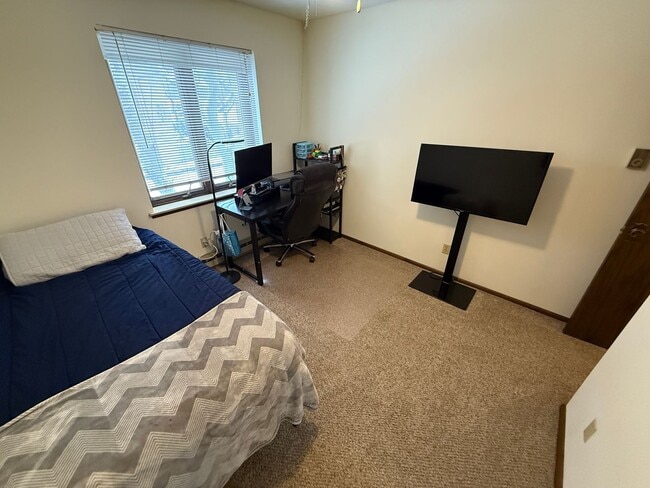 Building Photo - 425 E Henry Clay St