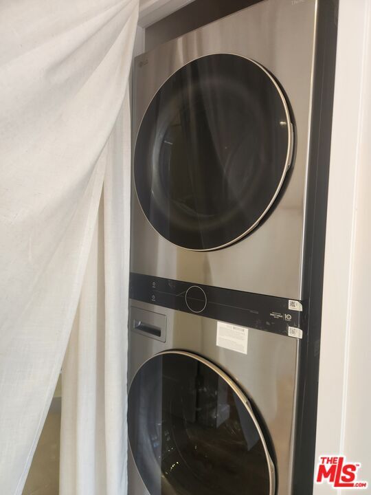 Building Photo - 2025 Addison Way