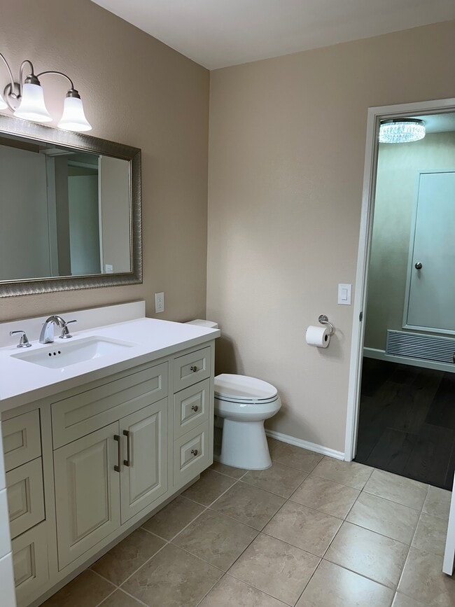 Building Photo - 1393 Scotch Cir