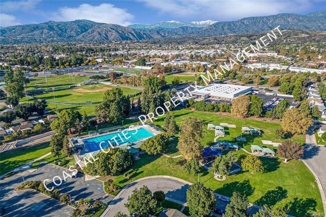 Building Photo - 2429 College Ln