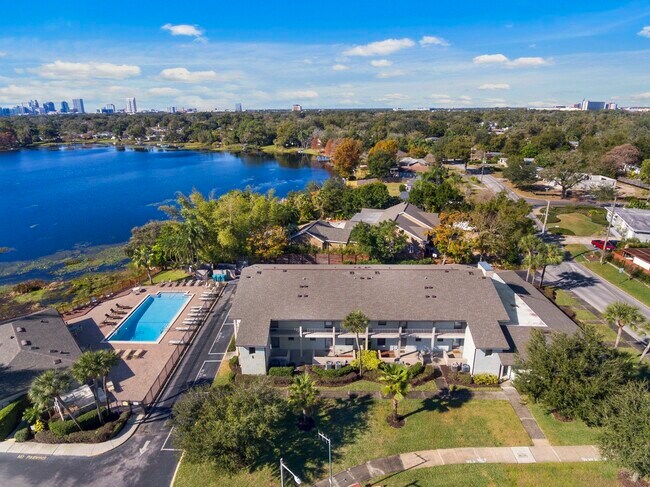 Building Photo - 2808 Plaza Terrace Dr