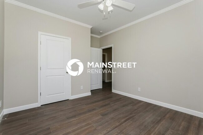 Building Photo - 3 Bedroom Pet-Friendly Home in St Petersbu...