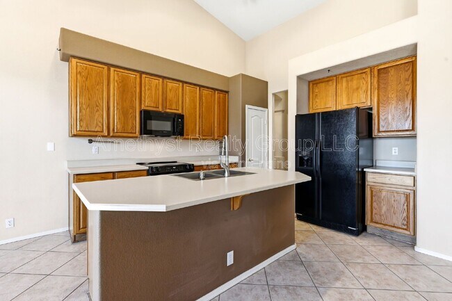 Building Photo - 7017 W Greenbriar Dr