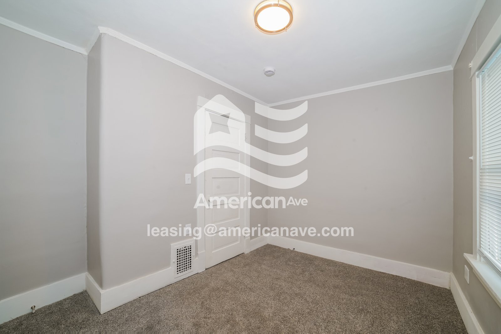 Building Photo - 1946 N Sheridan Rd