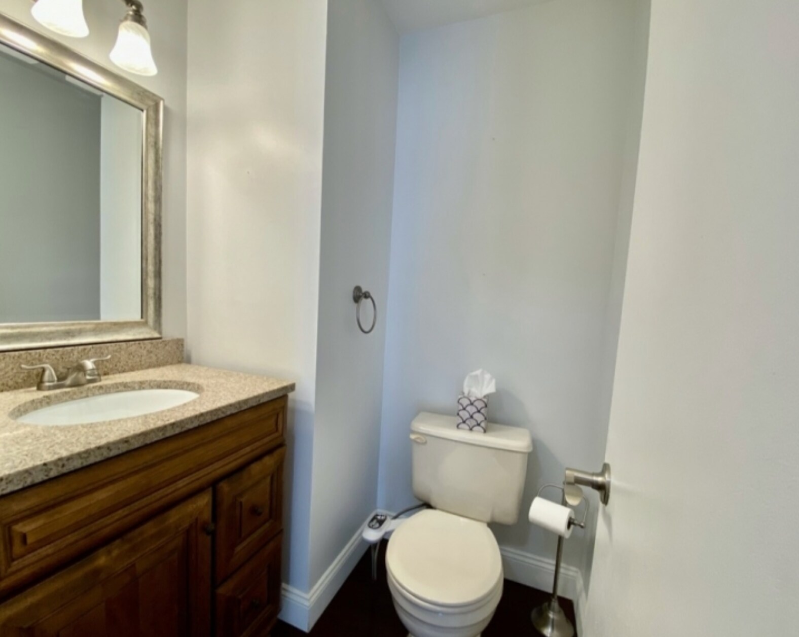Building Photo - 2605 Hemlock Pl