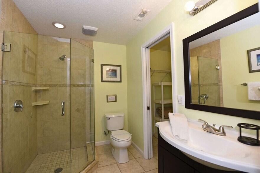 Building Photo - 8160 Fan Palm Way