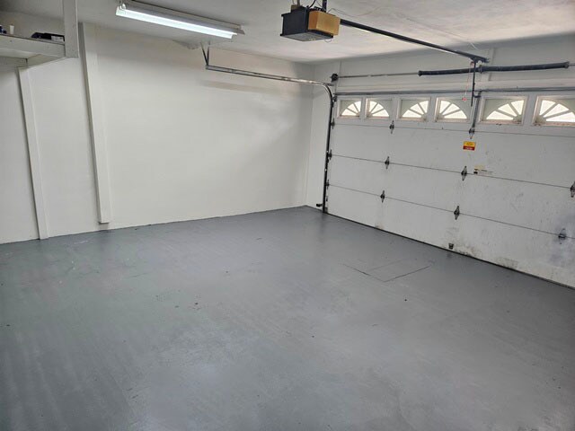 Building Photo - 8040 Canterbury Cir