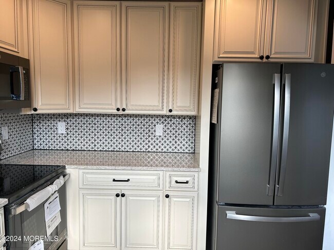 Building Photo - 27 Milford Ave