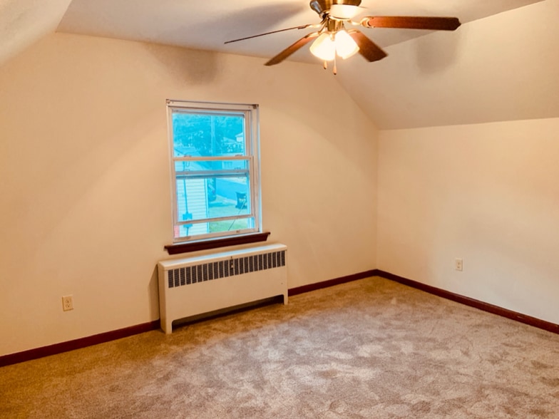 Building Photo - 109 W Foundry St