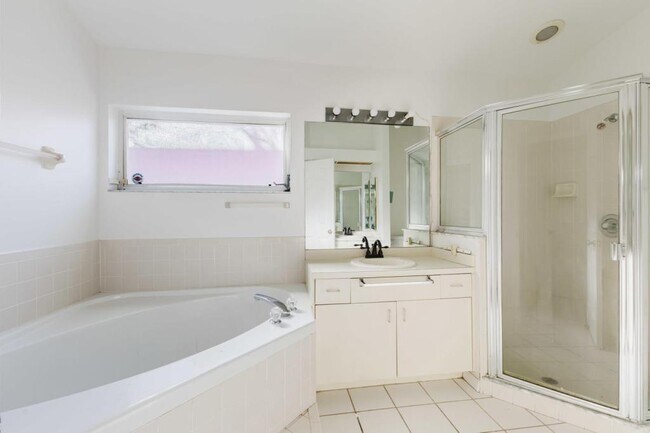 Building Photo - 9841 Las Casas Dr