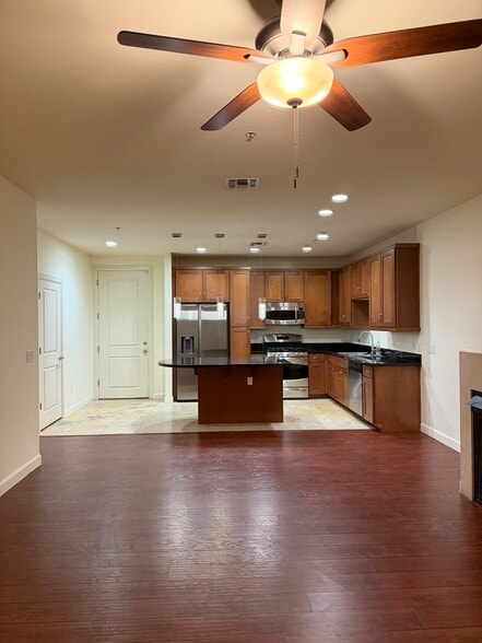 Building Photo - 7291 N Scottsdale Rd