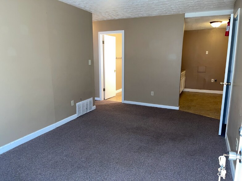 Building Photo - 1392 Summit St